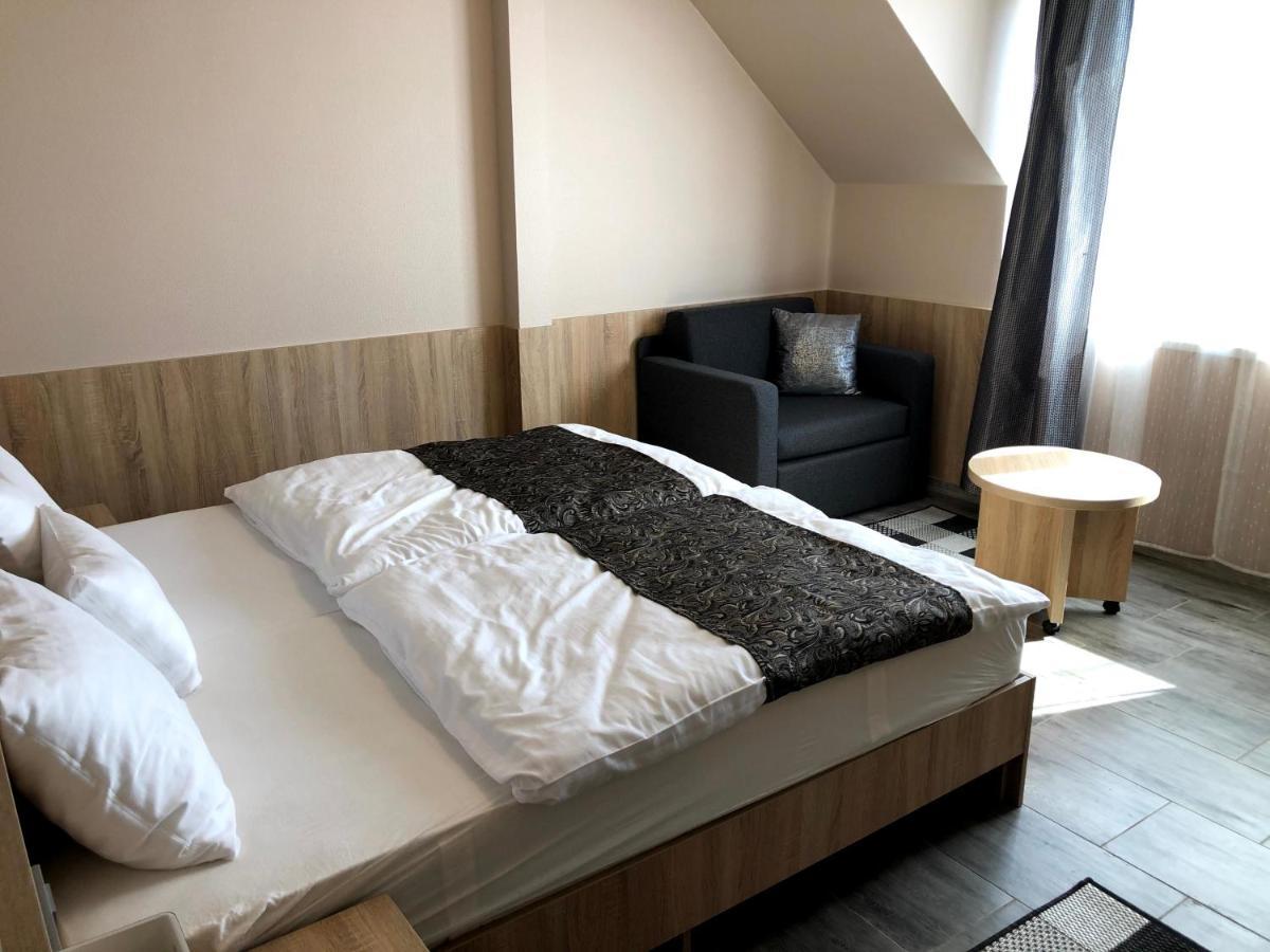 Katalin Motel&Étterem Berettyóújfalu Esterno foto