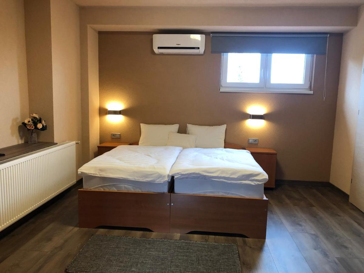 Katalin Motel&Étterem Berettyóújfalu Esterno foto