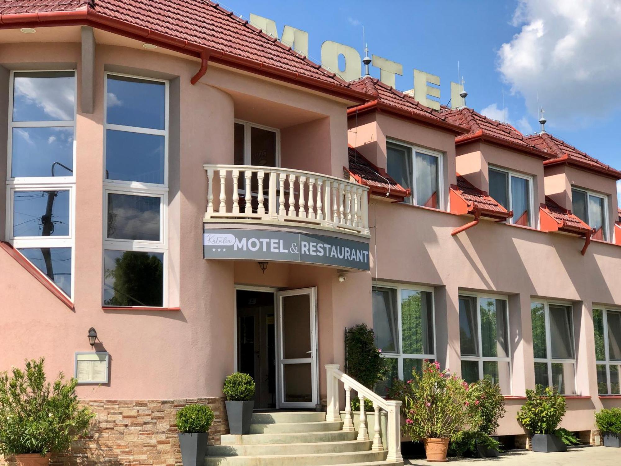 Katalin Motel&Étterem Berettyóújfalu Esterno foto