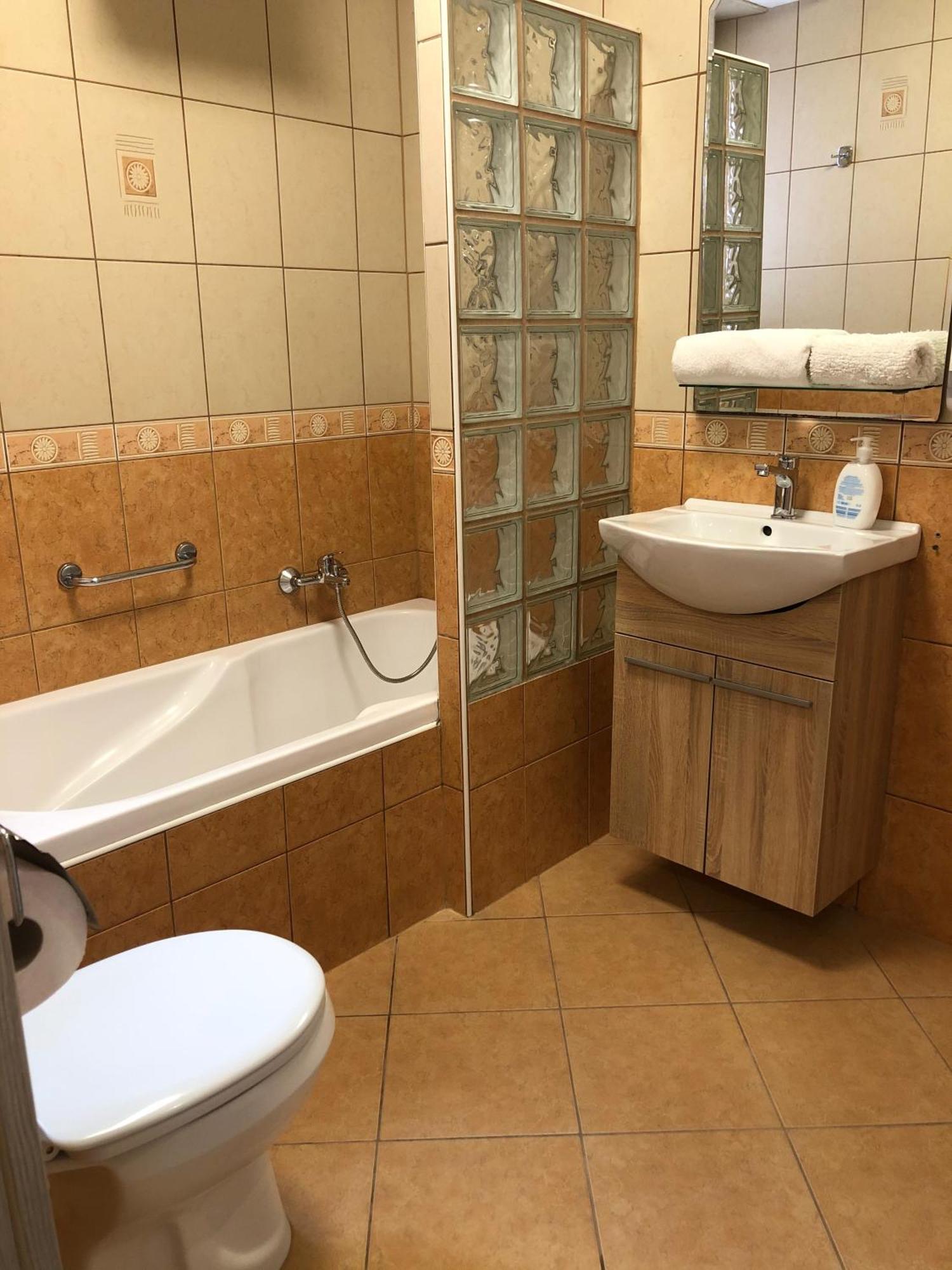 Katalin Motel&Étterem Berettyóújfalu Esterno foto