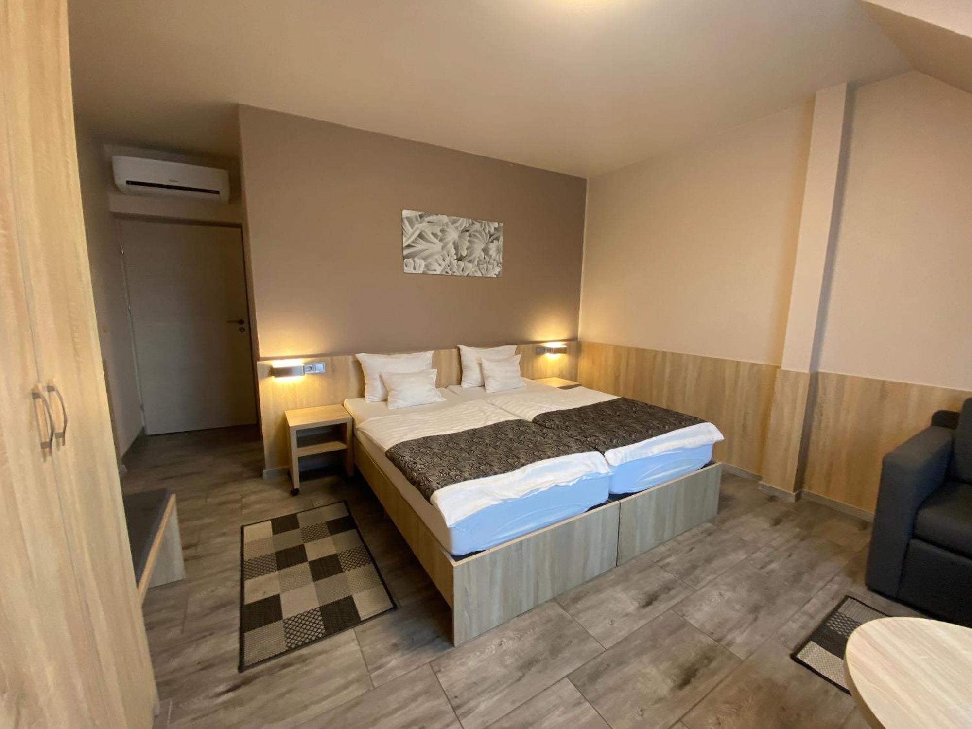 Katalin Motel&Étterem Berettyóújfalu Esterno foto