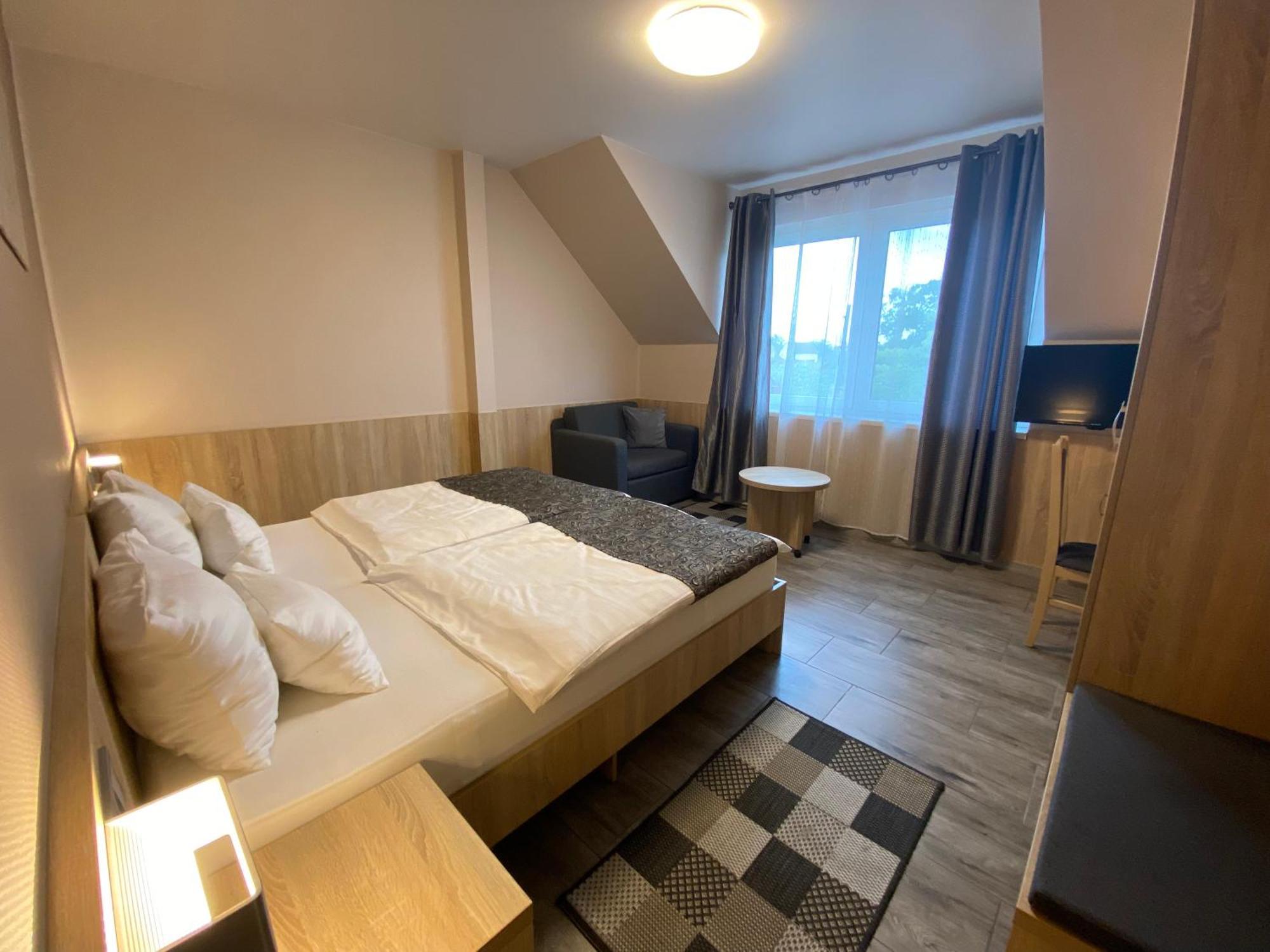 Katalin Motel&Étterem Berettyóújfalu Esterno foto