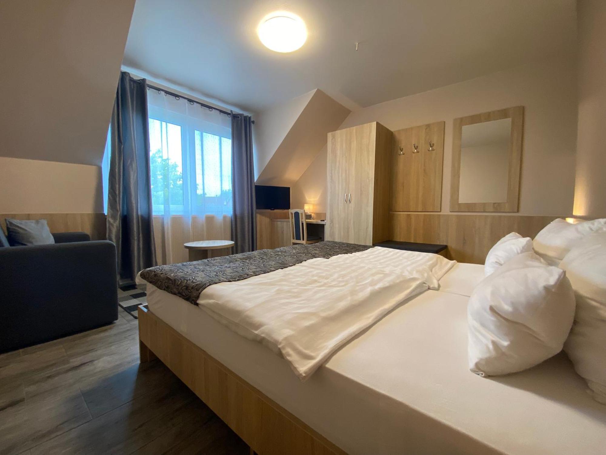 Katalin Motel&Étterem Berettyóújfalu Esterno foto