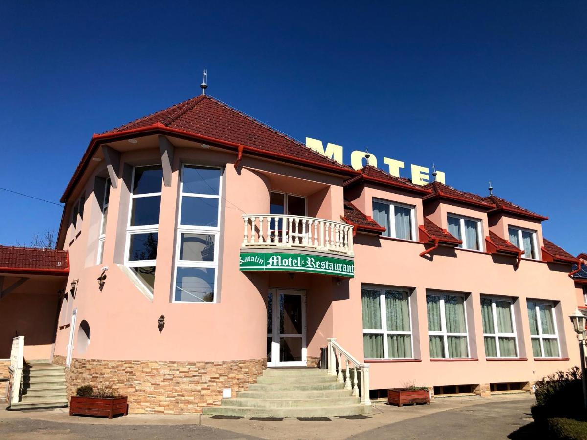 Katalin Motel&Étterem Berettyóújfalu Esterno foto